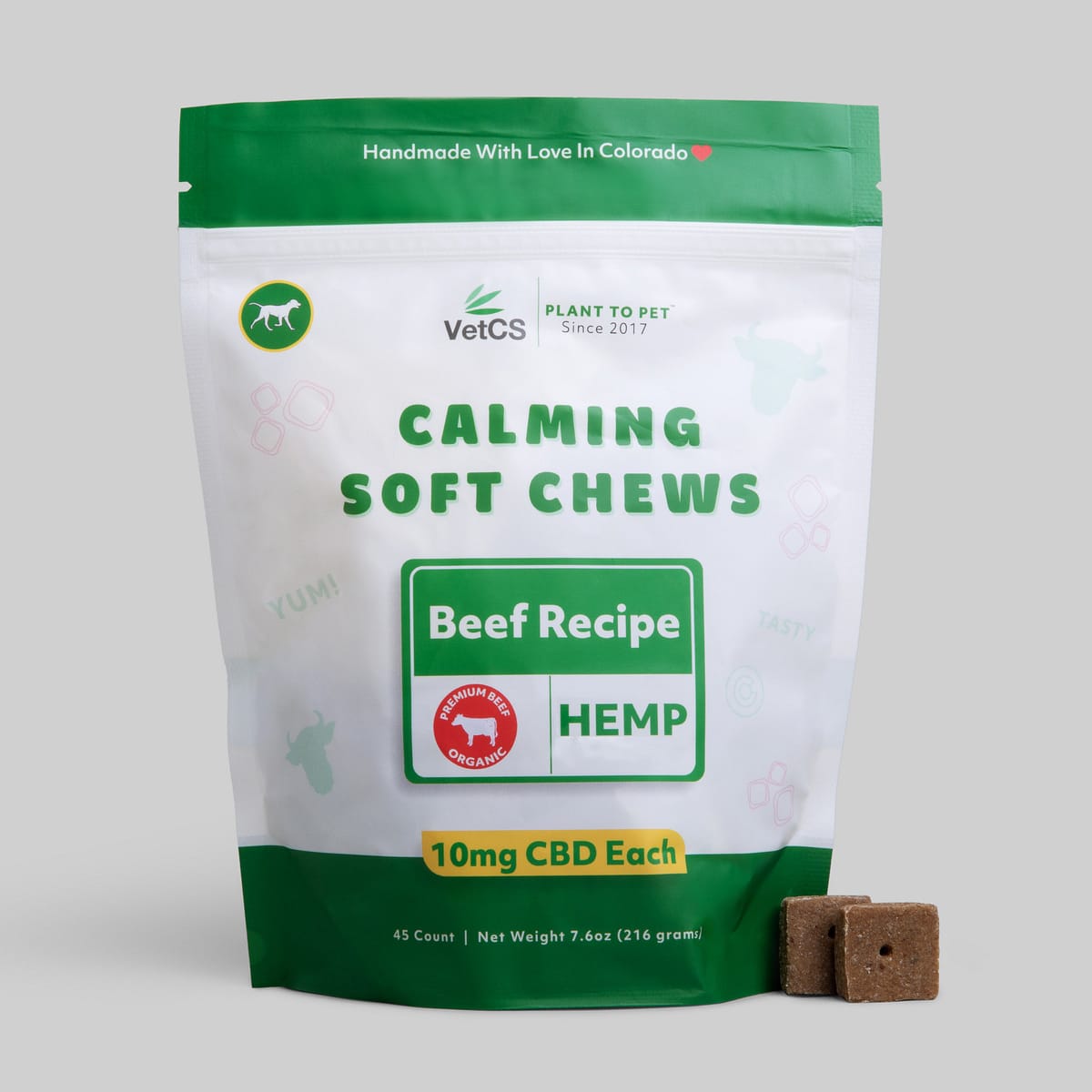 Package of calming soft chews for pets with beef recipe and hemp, featuring VetCS branding.